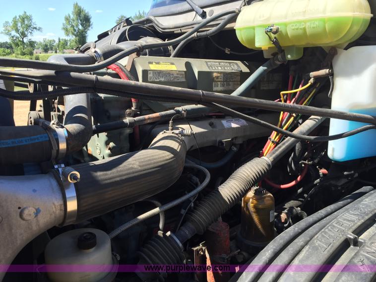 image for item J1749 2003 Freightliner Century Class ST120 semi truck