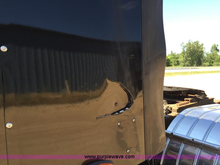 image for item J1749 2003 Freightliner Century Class ST120 semi truck