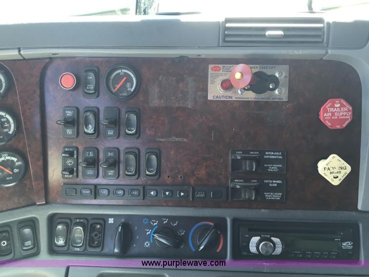 image for item J1749 2003 Freightliner Century Class ST120 semi truck