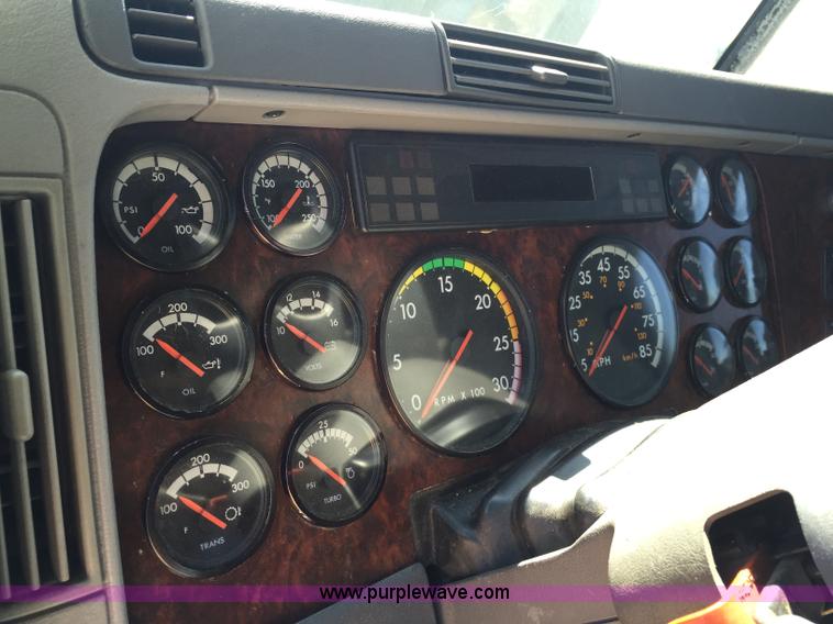 image for item J1749 2003 Freightliner Century Class ST120 semi truck