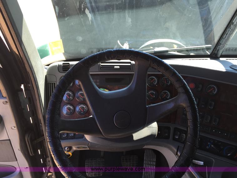 image for item J1749 2003 Freightliner Century Class ST120 semi truck