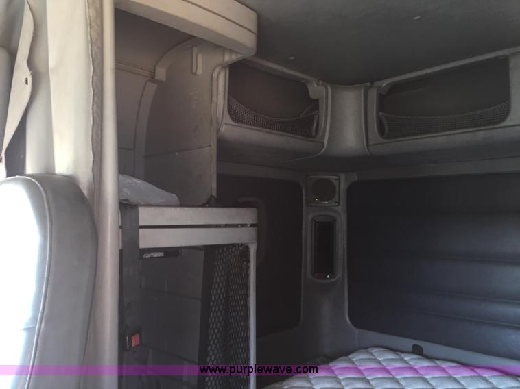 image for item J1749 2003 Freightliner Century Class ST120 semi truck