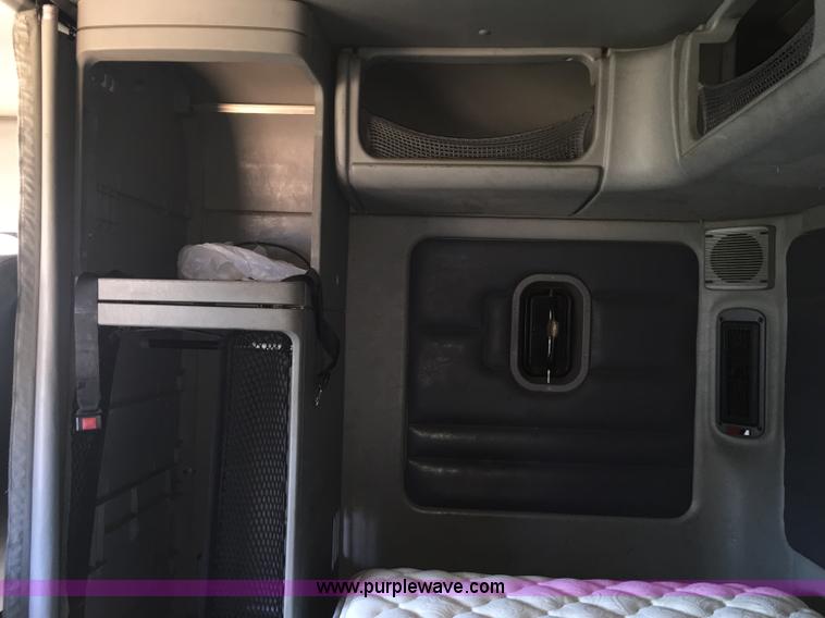 image for item J1749 2003 Freightliner Century Class ST120 semi truck