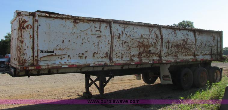 image for item J1757 2000 Midland end dump trailer