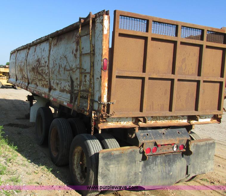 image for item J1757 2000 Midland end dump trailer