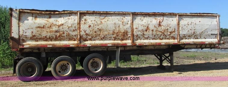 image for item J1757 2000 Midland end dump trailer