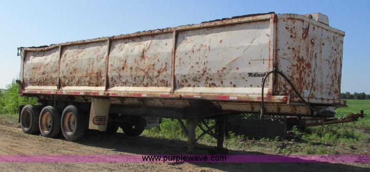 image for item J1757 2000 Midland end dump trailer