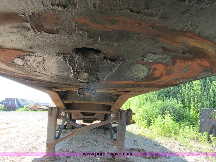 image for item J1757 2000 Midland end dump trailer