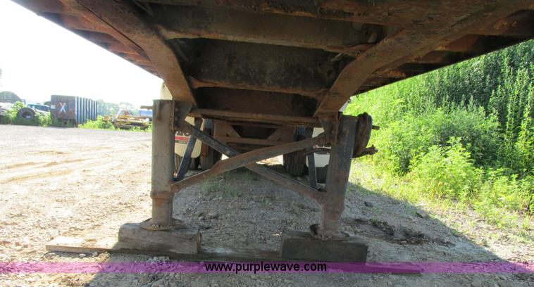 image for item J1757 2000 Midland end dump trailer