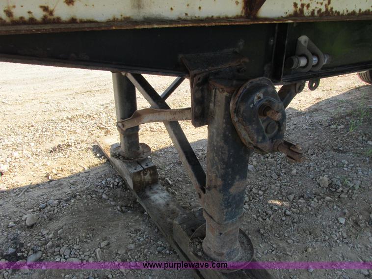image for item J1757 2000 Midland end dump trailer