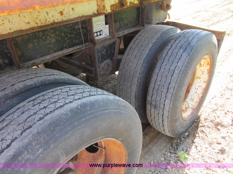 image for item J1757 2000 Midland end dump trailer