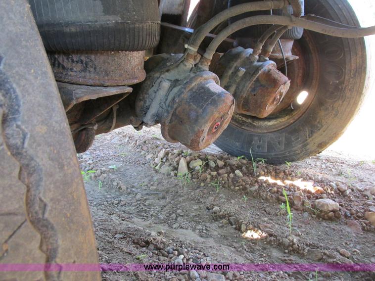 image for item J1757 2000 Midland end dump trailer