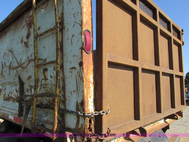 image for item J1757 2000 Midland end dump trailer