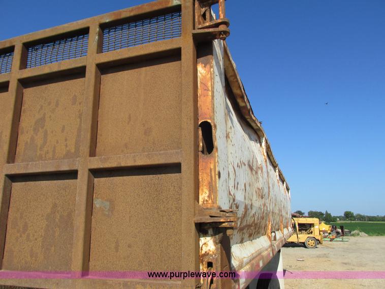 image for item J1757 2000 Midland end dump trailer