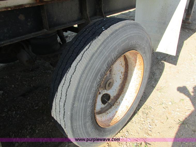 image for item J1757 2000 Midland end dump trailer