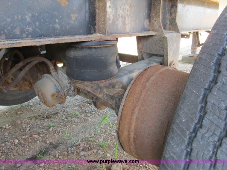 image for item J1757 2000 Midland end dump trailer