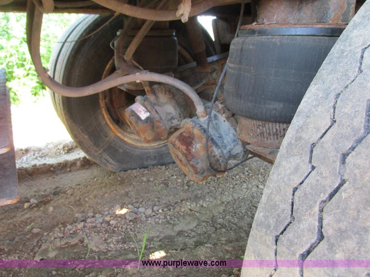 image for item J1757 2000 Midland end dump trailer