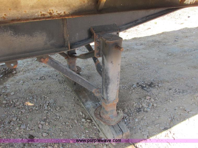 image for item J1757 2000 Midland end dump trailer