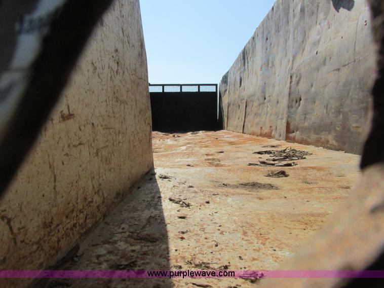 image for item J1757 2000 Midland end dump trailer