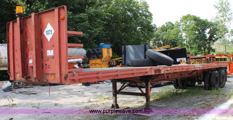 image for item J5862 1977 Budd equipment trailer