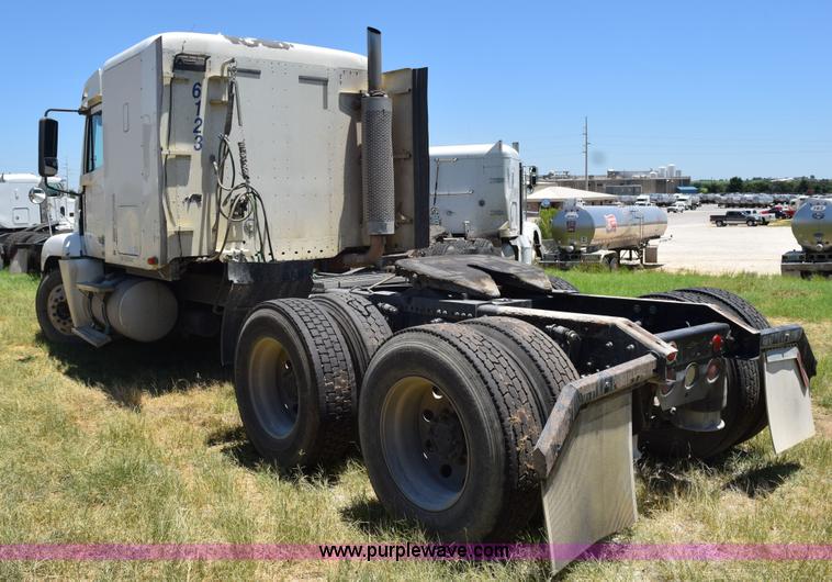 image for item J8500 2002 Freightliner Century Class ST120 semi truck