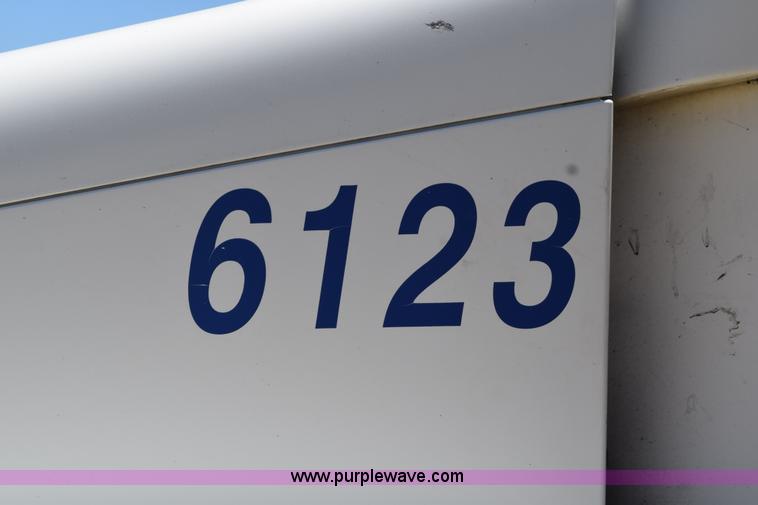 image for item J8500 2002 Freightliner Century Class ST120 semi truck