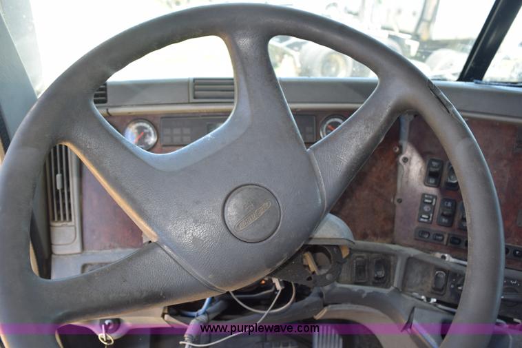 image for item J8500 2002 Freightliner Century Class ST120 semi truck