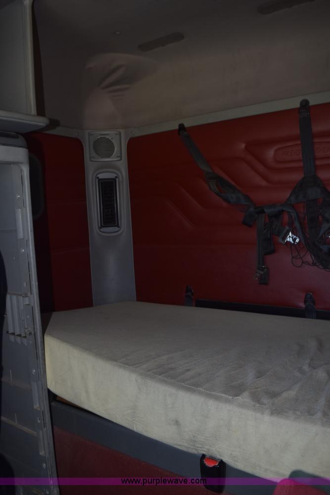 image for item J8500 2002 Freightliner Century Class ST120 semi truck