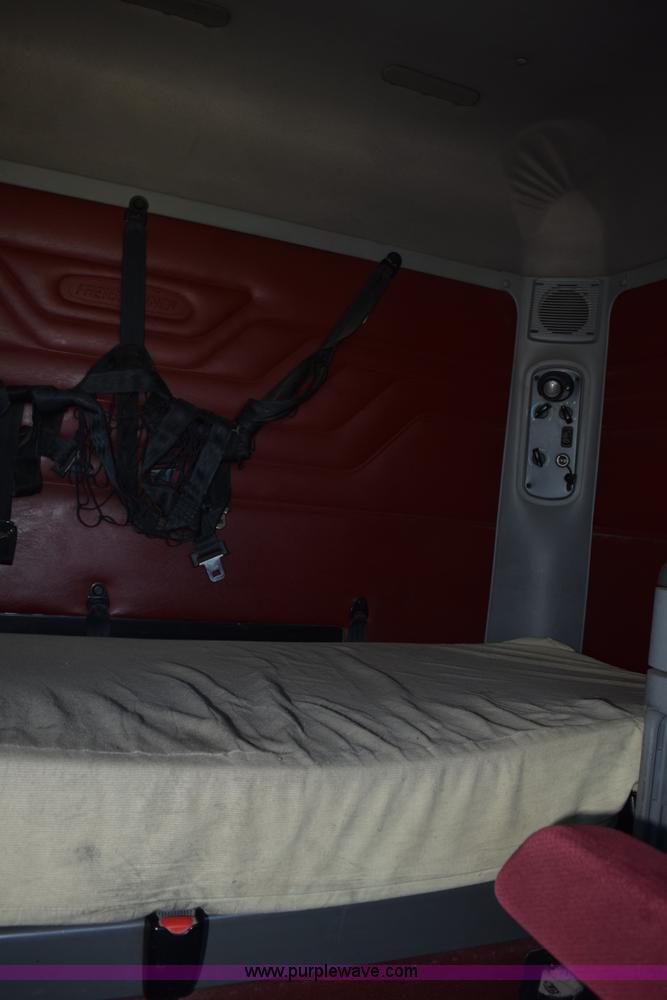 image for item J8500 2002 Freightliner Century Class ST120 semi truck