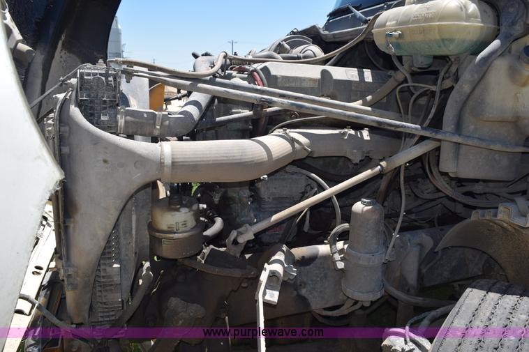 image for item J8500 2002 Freightliner Century Class ST120 semi truck