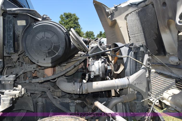 image for item J8500 2002 Freightliner Century Class ST120 semi truck