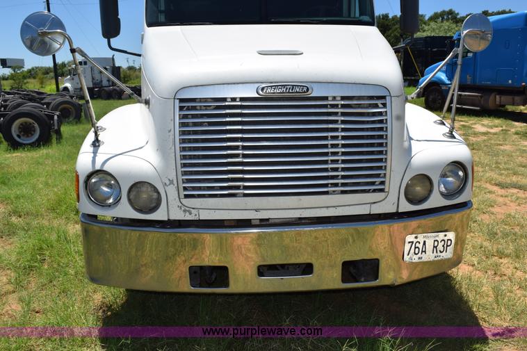 image for item J8500 2002 Freightliner Century Class ST120 semi truck