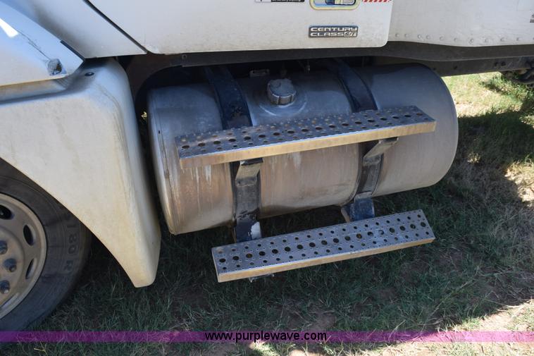 image for item J8500 2002 Freightliner Century Class ST120 semi truck