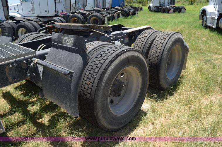 image for item J8500 2002 Freightliner Century Class ST120 semi truck