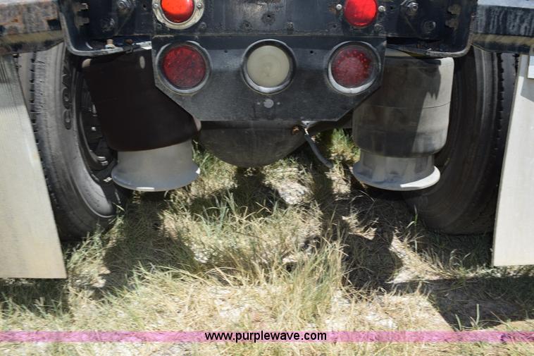 image for item J8500 2002 Freightliner Century Class ST120 semi truck