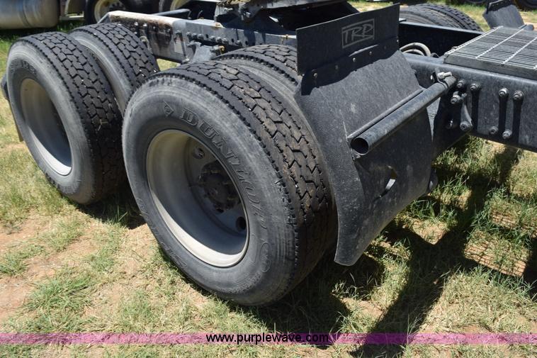 image for item J8500 2002 Freightliner Century Class ST120 semi truck