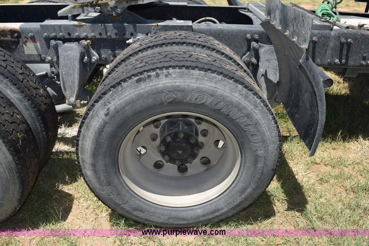 image for item J8500 2002 Freightliner Century Class ST120 semi truck