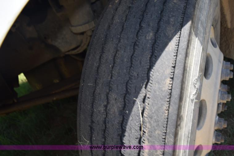 image for item J8500 2002 Freightliner Century Class ST120 semi truck