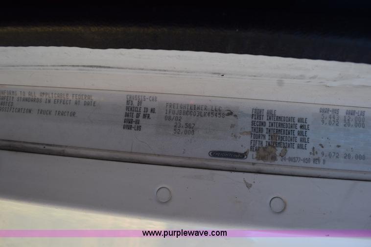 image for item J8500 2002 Freightliner Century Class ST120 semi truck