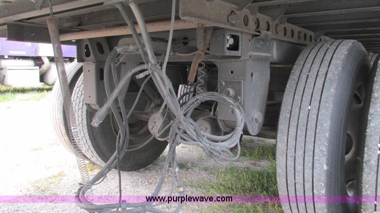 image for item J8551 2007 Wabash refrigerated van trailer