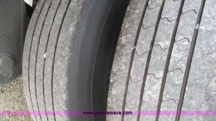 image for item J8551 2007 Wabash refrigerated van trailer