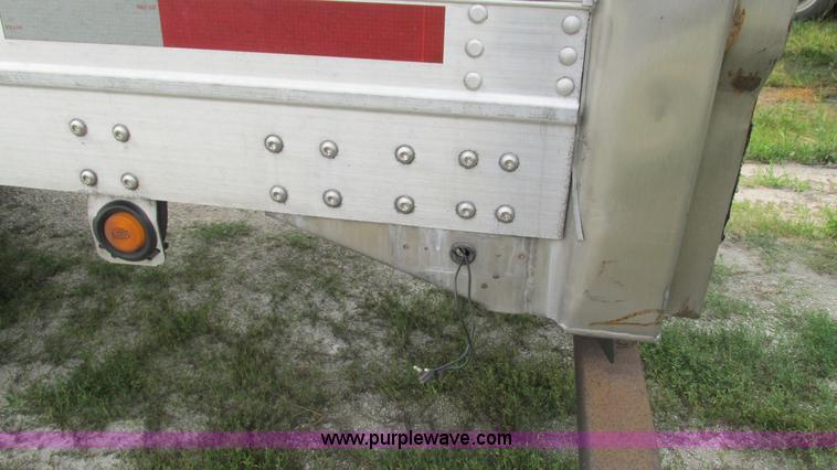 image for item J8551 2007 Wabash refrigerated van trailer