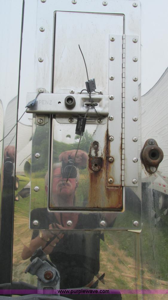 image for item J8551 2007 Wabash refrigerated van trailer