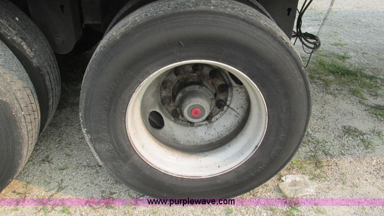 image for item J8551 2007 Wabash refrigerated van trailer