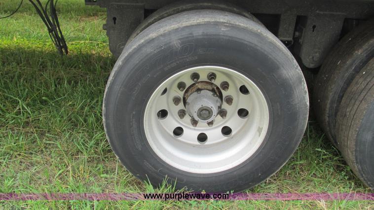 image for item J8552 2007 Wabash refrigerated van trailer