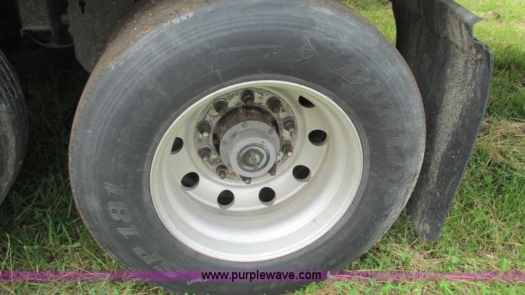 image for item J8552 2007 Wabash refrigerated van trailer