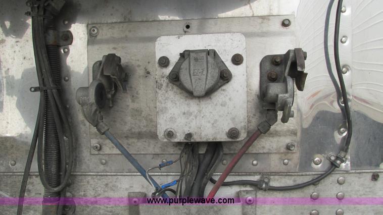 image for item J8552 2007 Wabash refrigerated van trailer