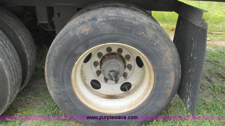 image for item J8553 2007 Wabash refrigerated van trailer