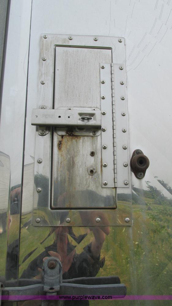 image for item J8553 2007 Wabash refrigerated van trailer