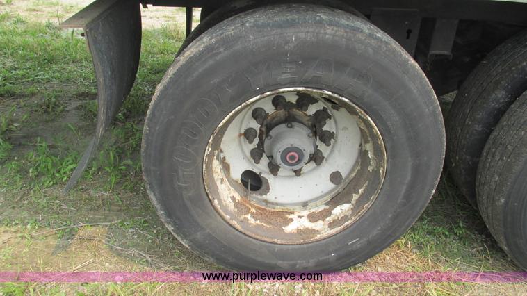 image for item J8553 2007 Wabash refrigerated van trailer